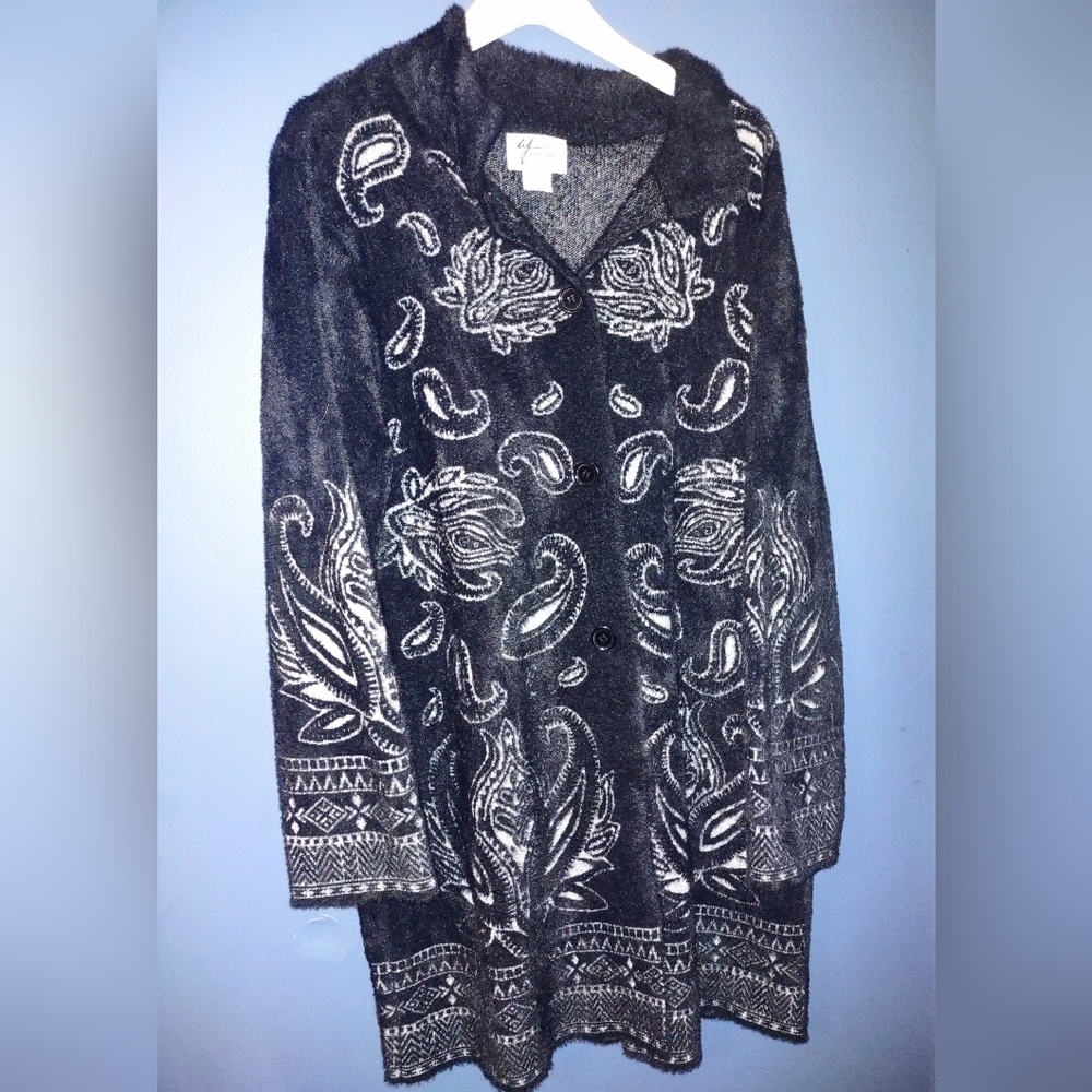 Black and White Paisley Women's Plush Sweater - Size XL